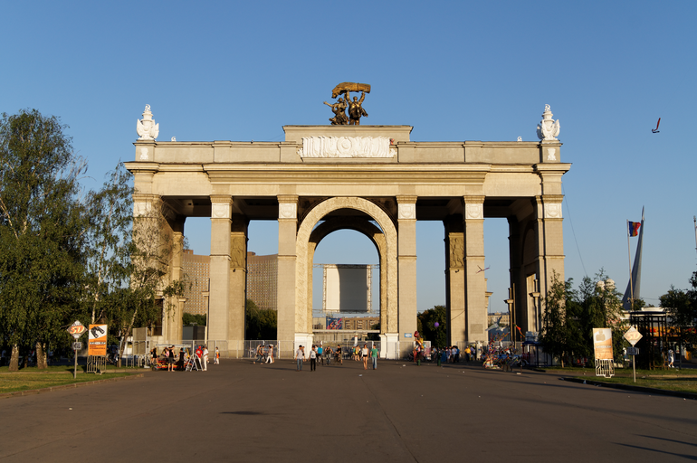 Главный вход ВДНХ)